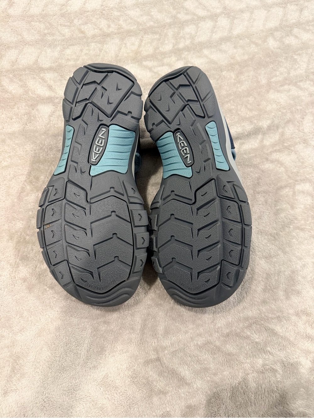 Keen Newport H2 Navy Magnet Hiking Casual Gorpcore Water Sandals Size 8.5 in Box - Picture 4 of 6